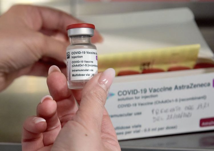 ¿Qué pasa con las vacunas de AstraZeneca y Johnson & Johnson contra el coronavirus que algunos gobiernos deciden no usar?