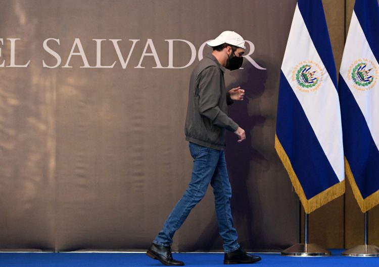 Destitución de magistrados y fiscal socava gravemente la democracia y el Estado de derecho en El Salvador: Bachelet