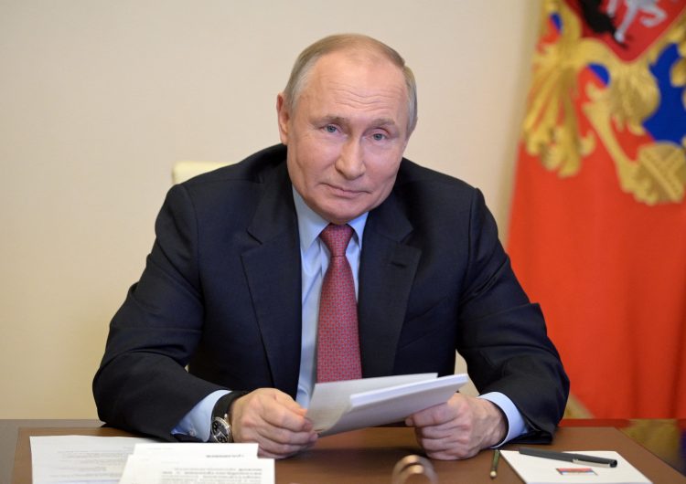 Putin afirma que Rusia apoyaría idea de liberar patentes de vacunas anticovid-19
