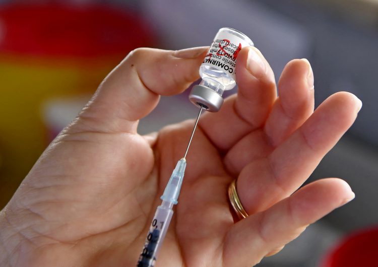 Agencia Europea analiza vacuna Pfizer anticovid-19 para menores de entre 12 y 15 años