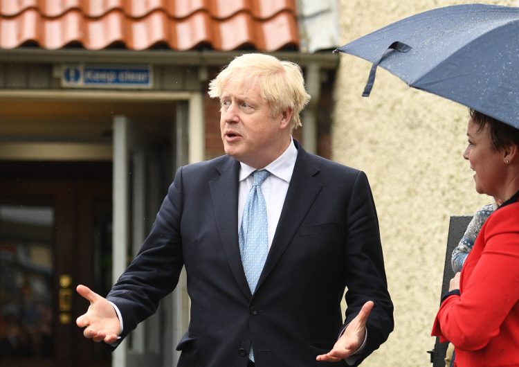 El primer ministro Boris Johnson es investigado por lujosas vacaciones