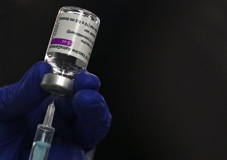 Noruega renuncia a la vacuna anticovid-19 de AstraZeneca y suspende la de Johnson & Johnson
