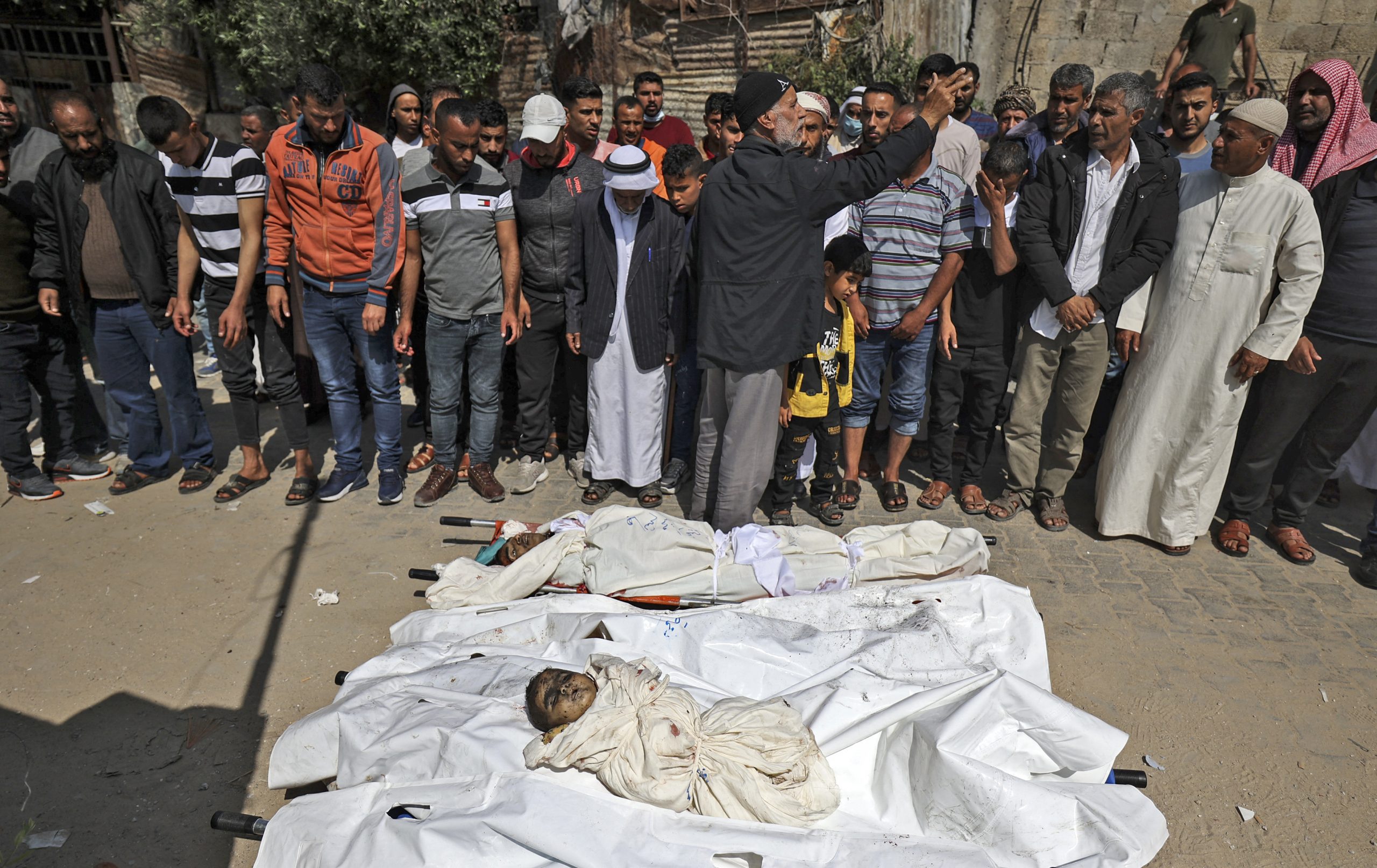 OMS ha solicitado que se permita el paso de ayuda humanitaria a Gaza. Foto: Mahmud Hams/AFP