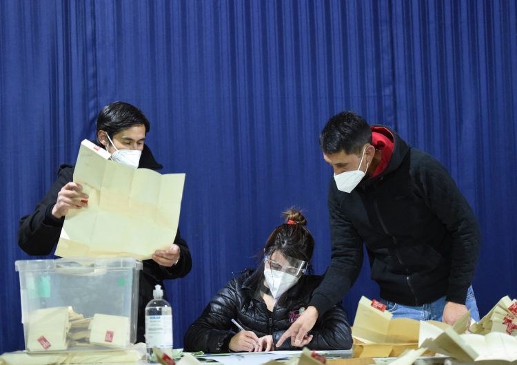 Chile: candidatos independientes, a la cabeza en las elecciones constituyentes