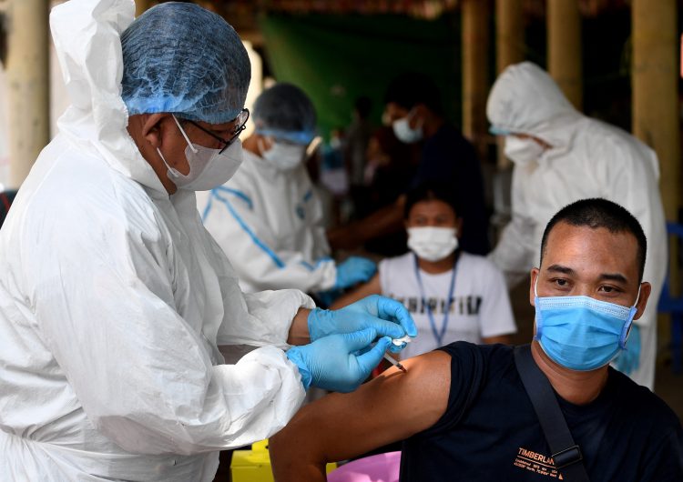 OMS: las vacunas aprobadas son eficaces contra todas las variantes del coronavirus