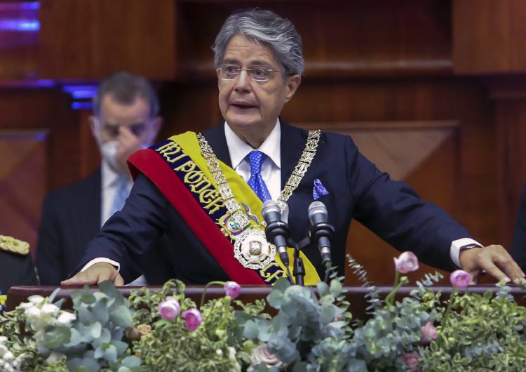 El exbanquero Guillermo Lasso es investido como presidente de Ecuador