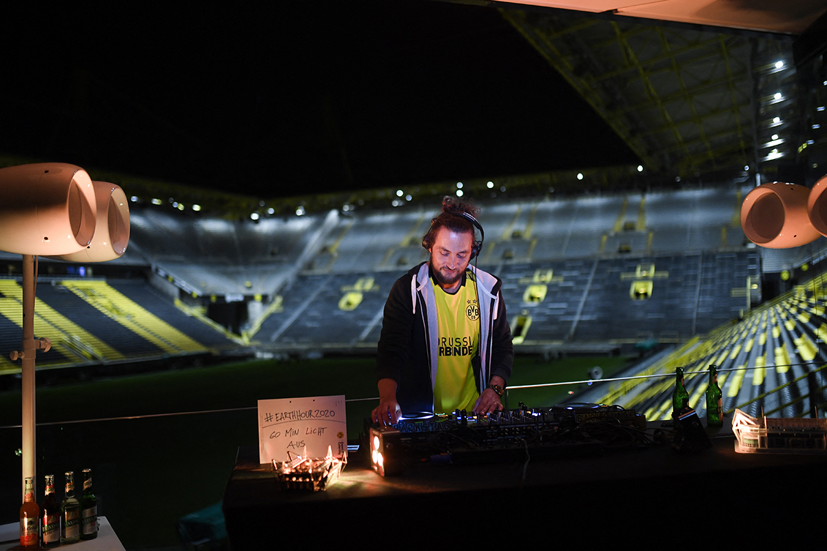 Archivo. Un DJ pone música en el club Oma Doris, en Dortmund, cerrado temporalmente por la pandemia. Foto: Ina Fassbender/AFP