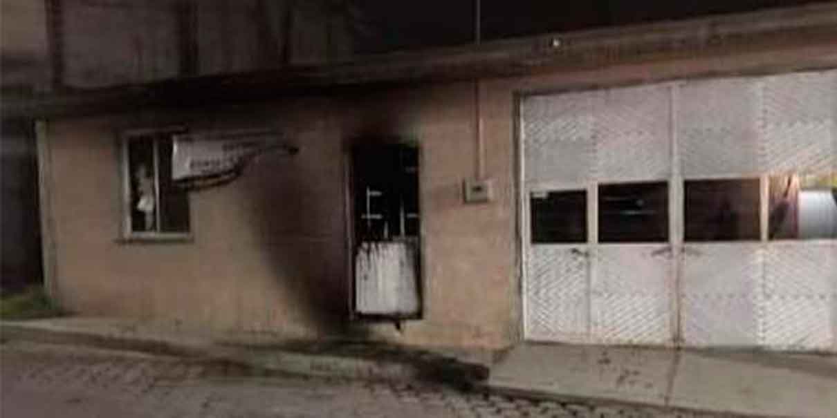 Incendian oficinas del IEE en San Salvador El Seco, Puebla