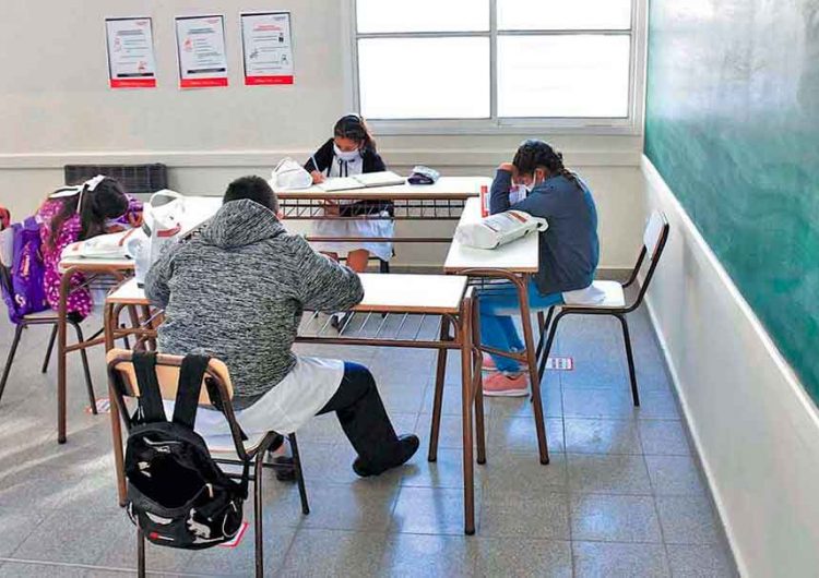 Regresar a las aulas en Puebla causará un efecto dominó en el contagio Covid