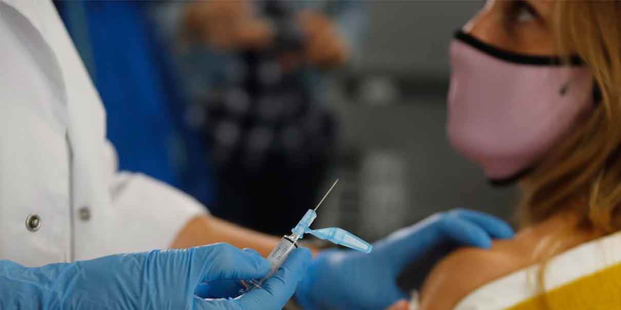 Suspenden a enfermera del Hospital Norte por engañar en vacunación anti Covid