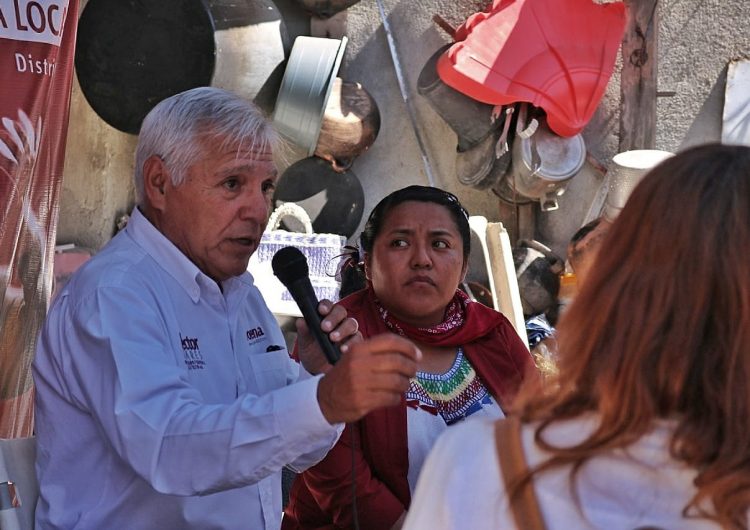 Héctor Mares promete dar seguimiento a peticiones