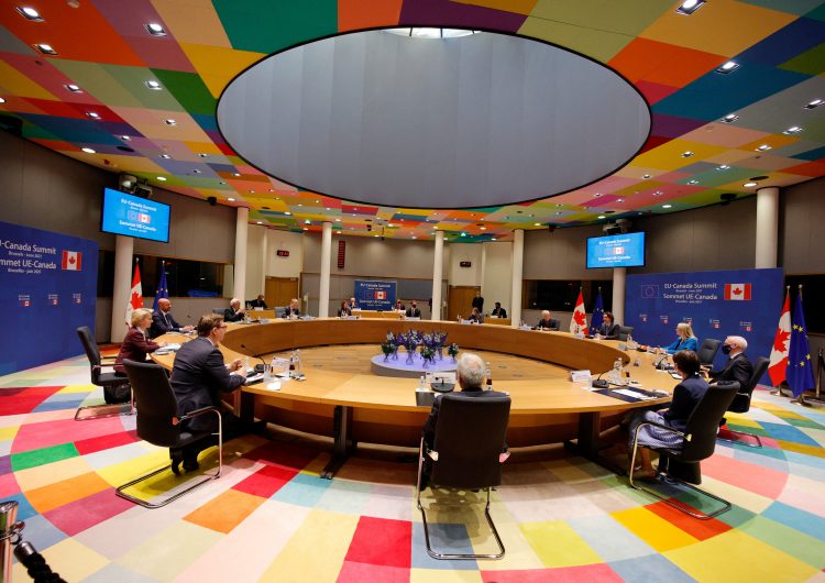 Covid-19: OMS pide 11,000 millones de dosis al G7 para vacunar al 70 % de la población mundial