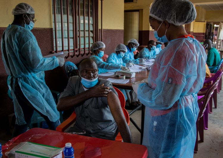 La OMS declara el fin del segundo brote de ébola en Guinea a 5 meses de la reaparición de la enfermedad