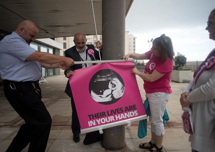 Gibraltar aprueba la interrupción del embarazo antes de las 12 semanas; enmienda ley que penaba el aborto con prisión de por vida