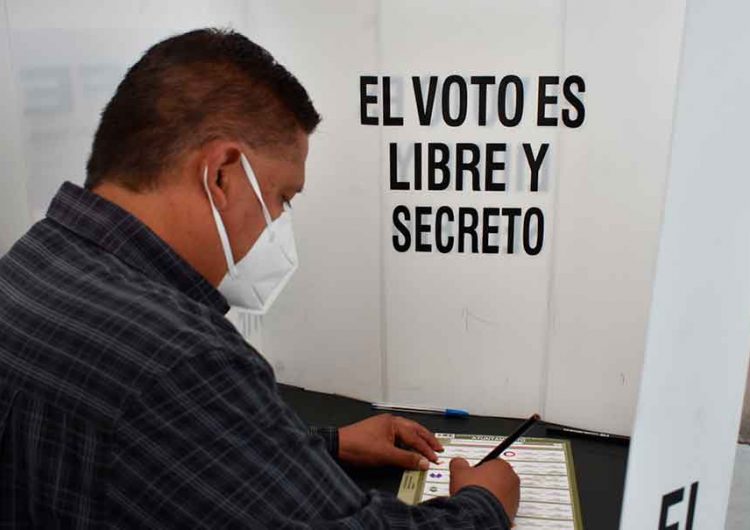 Poblanos sin cubrebocas no podrán votar