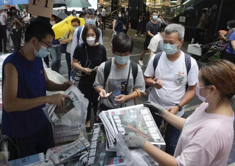 En pocas horas el ‘Apple Daily’ de Hong Kong vende un millón de copias de su última edición