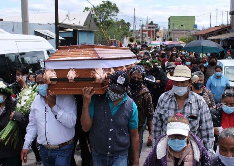 Familiares y amigos exigen justicia para egresado de la BUAP; dan último adiós