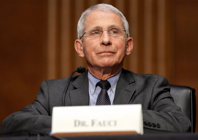 Fauci llama a no declarar ‘victoria’ y no ‘abandonar’ las reglas anticovid-19