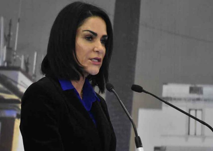Logran sentencia de 5 años a ex policía por tortura contra Lydia Cacho