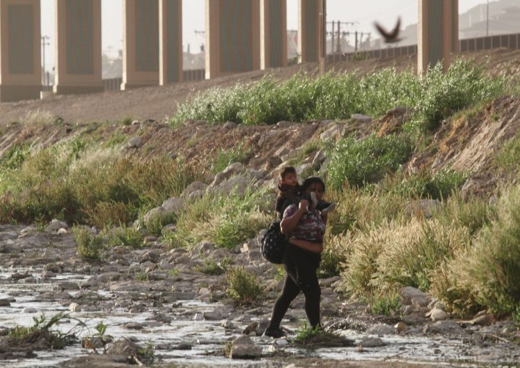 Pase ‘directo’ a la cárcel para migrantes que intenten cruzar a EU: gobernador de Texas