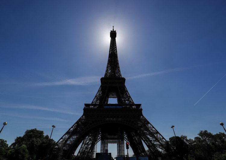 Torre Eiffel reabre luego de más de ocho meses cerrada por la pandemia