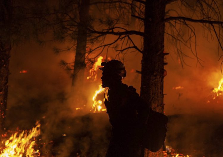 Incendios forestales mantienen en estado de alerta a Canadá y EU; México envía un contingente de bomberos a Ontario