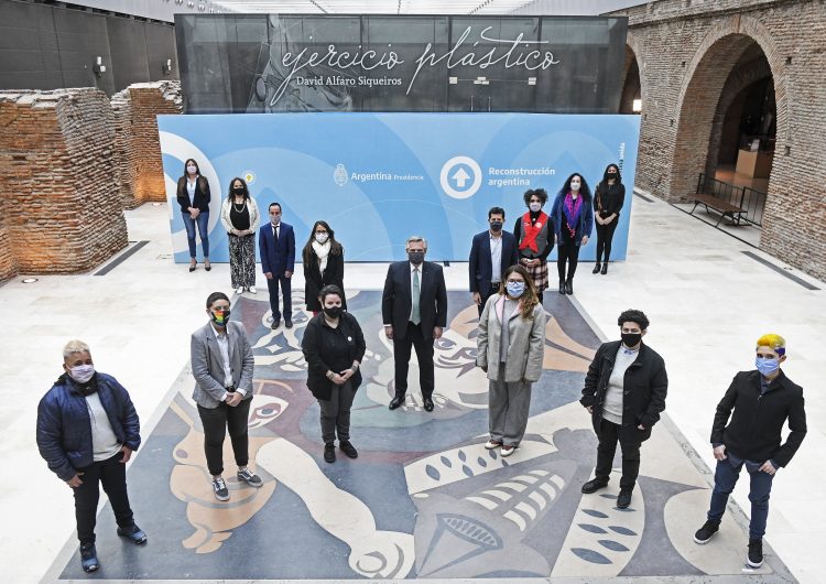 Argentina reconoce los derechos sexuales de las personas no binarias en documento de identidad
