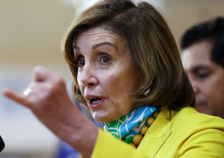 Pelosi rechaza a dos republicanos aliados de Trump para investigar disturbios en el Capitolio