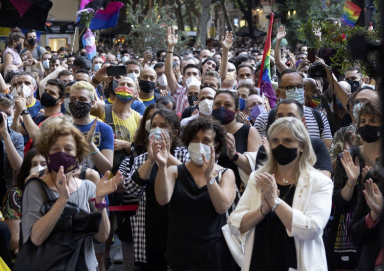 Asesinato a golpes de un joven homosexual desata protestas en España