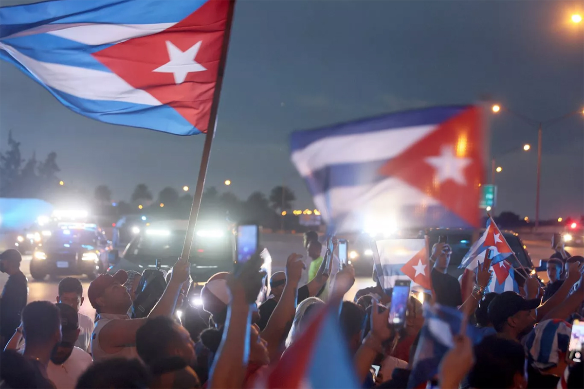 Manifestantes en Miami, Florida, muestran su apoyo al pueblo de Cuba, el 13 de julio. (Foto: Joe Raedle/Getty)