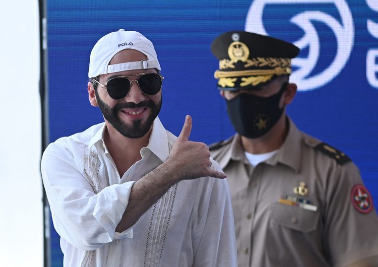 La receta de Nayib Bukele para limitar el ejercicio de los derechos humanos