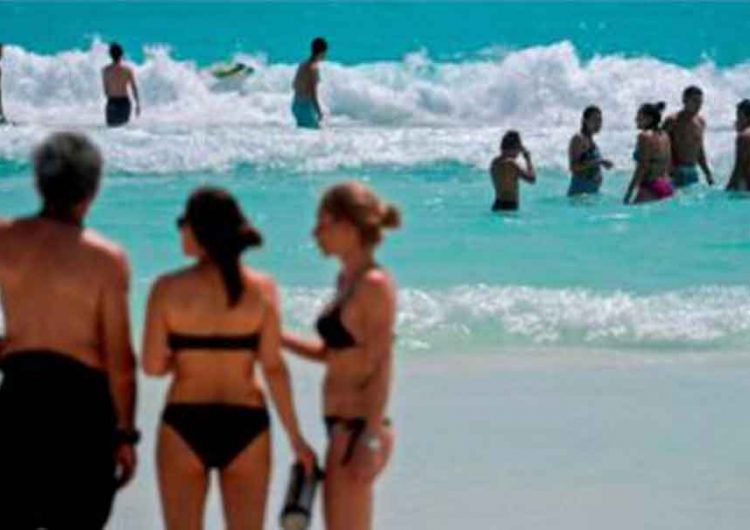 Estudiantes de Puebla que fueron a Cancún regresaron con variantes Covid
