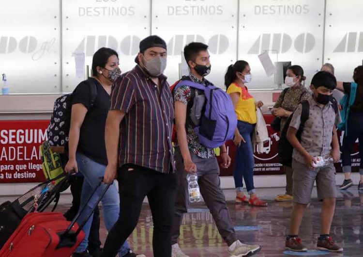 Poblanos sin miedo a la tercera ola Covid se disponen a salir de vacaciones