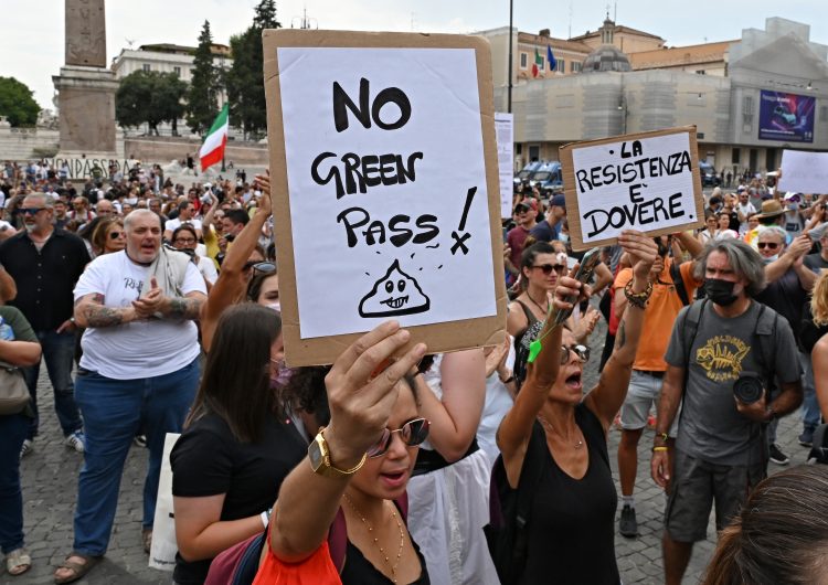 Italia anuncia la obligatoriedad del pase sanitario anticovid para profesores y transporte público