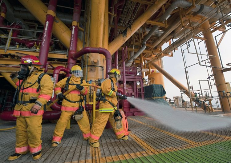 Cinco muertos, seis heridos y dos desaparecidos, el saldo de incendio en plataforma de Pemex