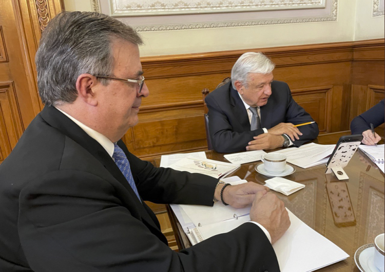 Apertura de frontera norte y donación de 8.5 millones de vacunas a México, los temas de la llamada entre Harris y López Obrador