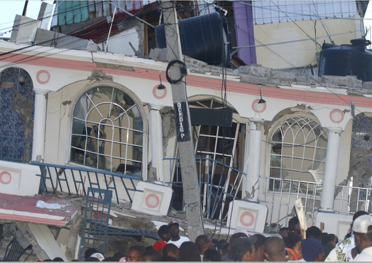 Más de 1.300 muertos en el sismo de Haiti; América Latina ofrece ayuda