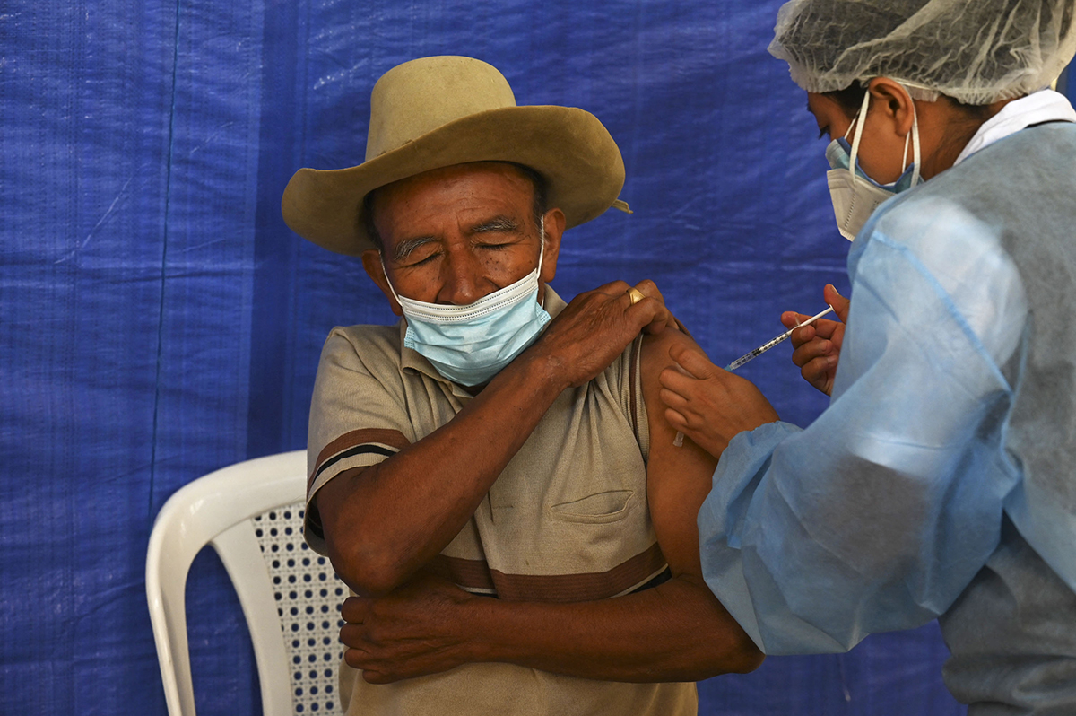 Vacunación en Guatemala. Ningún país del mundo en desarrollo había intentado antes vacunar a toda su población. (Foto: Johan Ordonez/AFP)