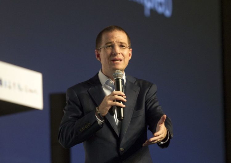 Ricardo Anaya anuncia exilio de México; FGR lo investiga por presunto enriquecimiento ilícito