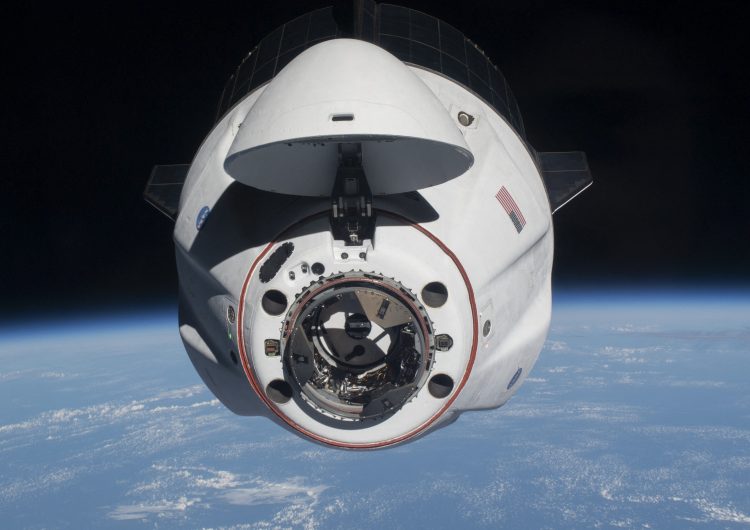 Tripulación de SpaceX estará integrada por novatos y sin ningún astronauta profesional a bordo