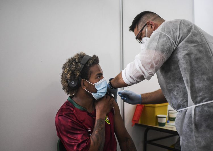 Covid-19: la mayoría de la gente vacunada no necesita dosis de refuerzo, aseguran científicos