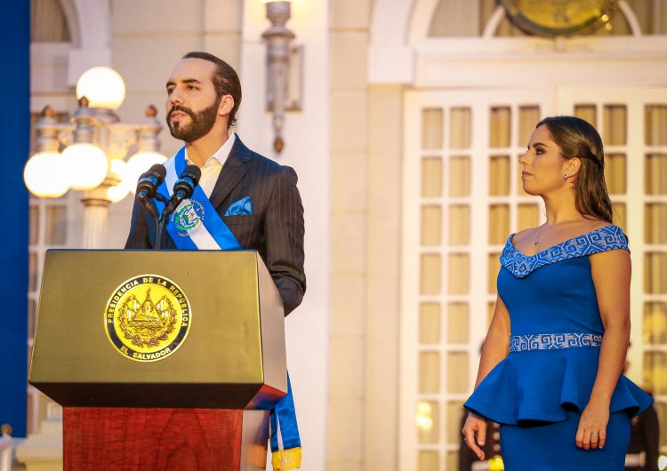 El Salvador: Bukele ironiza y se autoproclama “dictador” en su cuenta de Twitter