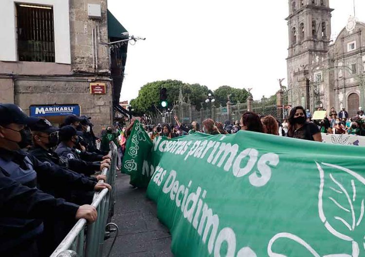 Colectivos: la decisión de la SCJN sobre despenalizar el aborto se debe acatar en Puebla