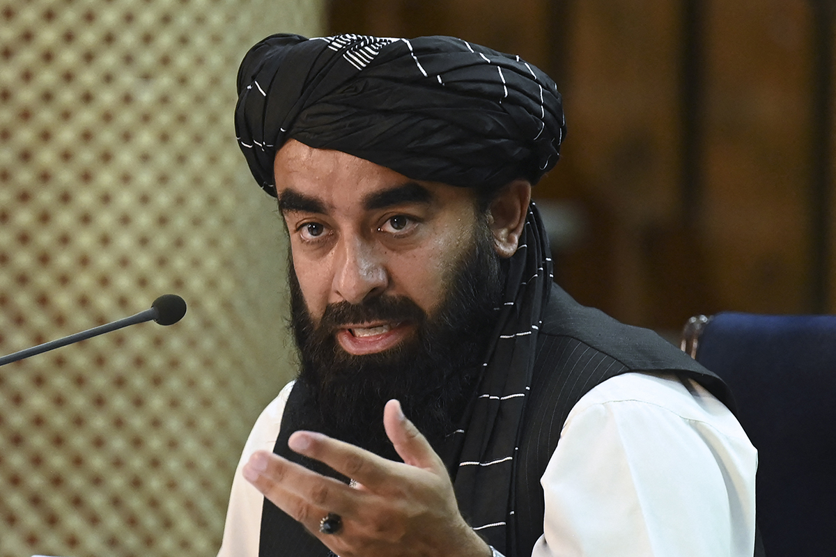 El portavoz de los talibanes, Zabihullah Mujahid, anunció al veterano mulá Mohammad Hassan, sancionado por la ONU, como líder de su nuevo gobierno. (Foto: Aamir Qureshi/AFP)