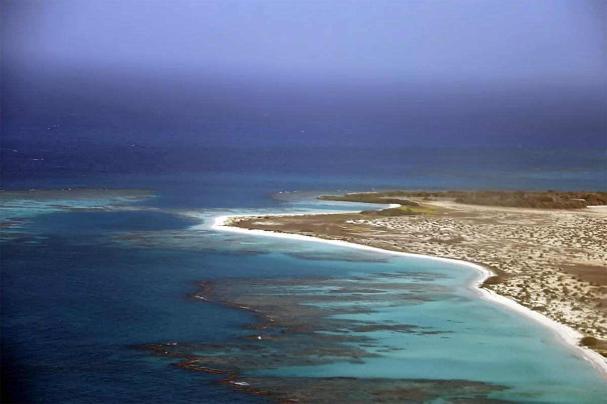Vista aérea de la isla de la Tortuga, en el sur del mar Caribe, Venezuela. Allí naufragó el bote. (Foto: Juan Barreto/Getty)