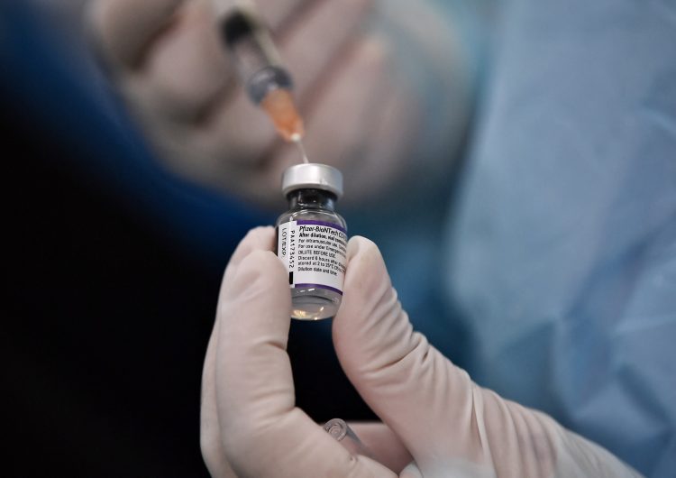Covid-19: regulador sanitario europeo aprueba administración de tercera dosis 28 días después de la segunda
