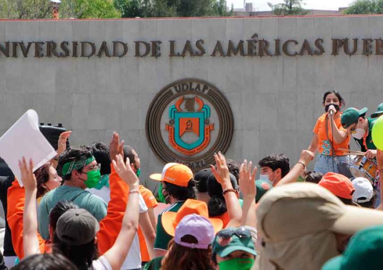 “Abogados trinqueteros” dificultan el conflicto en la UDLA Puebla, señala AMLO