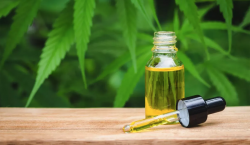 El cáncer pulmonar de una mujer se redujo tras tomar cannabidiol; científicos recomiendan precaución