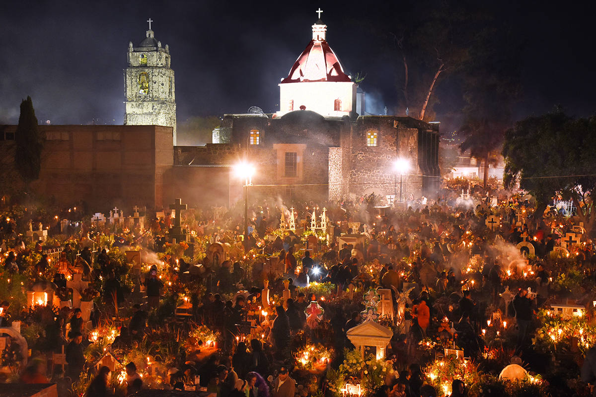 Celebración del Día de Muertos en Mixquic, Ciudad de México. Una de las más hermosas del país. (Foto: Adobe Stock)