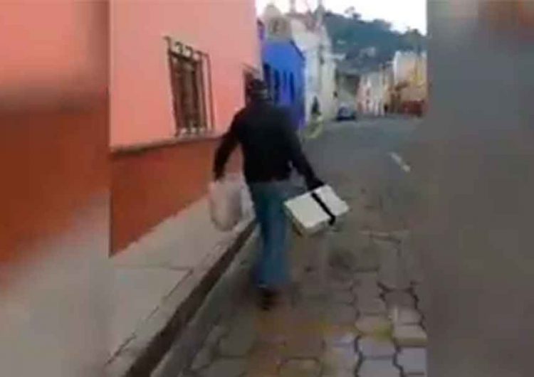 Mujer persigue a ladrón por calles de Atlixco; la policía brilló por su ausencia